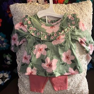 BRAND NEW Carter’s Baby Girl Floral Outfit